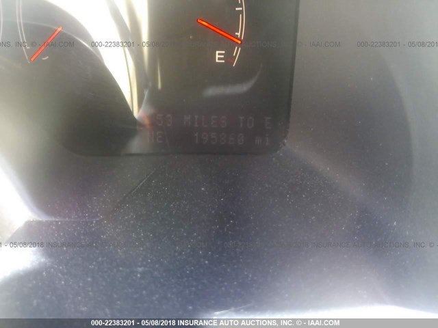 5LMFU27555LJ21634 - 2005 LINCOLN NAVIGATOR 白色 照片 7