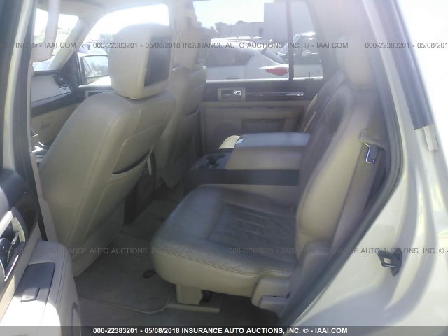 5LMFU27555LJ21634 - 2005 LINCOLN NAVIGATOR 白色 照片 8
