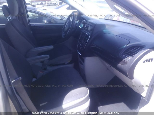 2C4RDGBG5DR733252 - 2013 DODGE GRAND CARAVAN SE GOLD photo 5