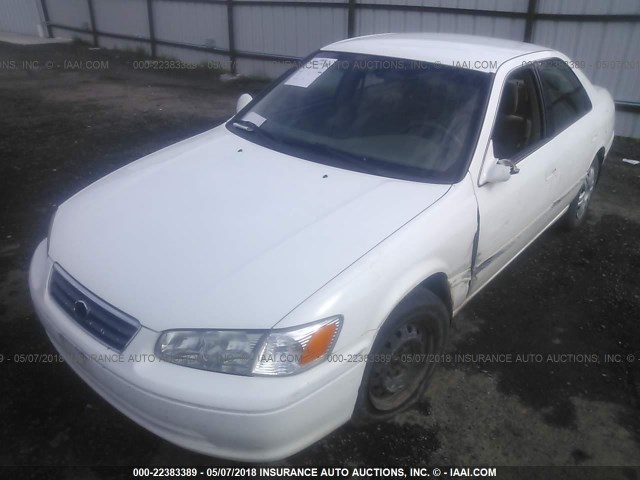 JT2BG22K7Y0422978 - 2000 TOYOTA CAMRY CE/LE/XLE 白色 照片 2