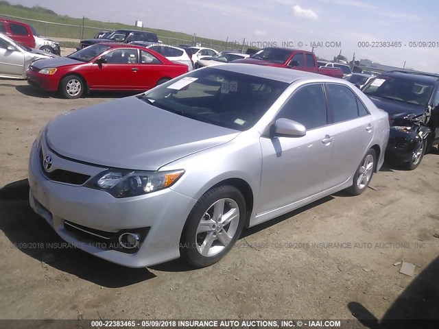 4T1BF1FK4CU032738 - 2012 TOYOTA CAMRY SE/LE/XLE SILVER photo 2