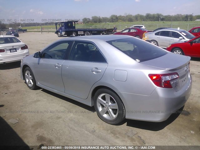 4T1BF1FK4CU032738 - 2012 TOYOTA CAMRY SE/LE/XLE SILVER photo 3