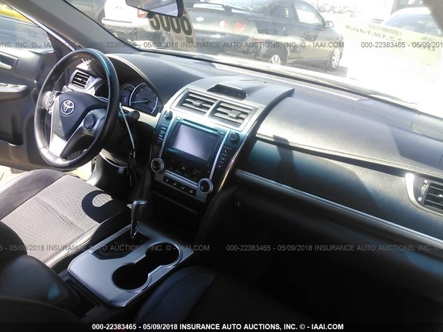 4T1BF1FK4CU032738 - 2012 TOYOTA CAMRY SE/LE/XLE SILVER photo 5