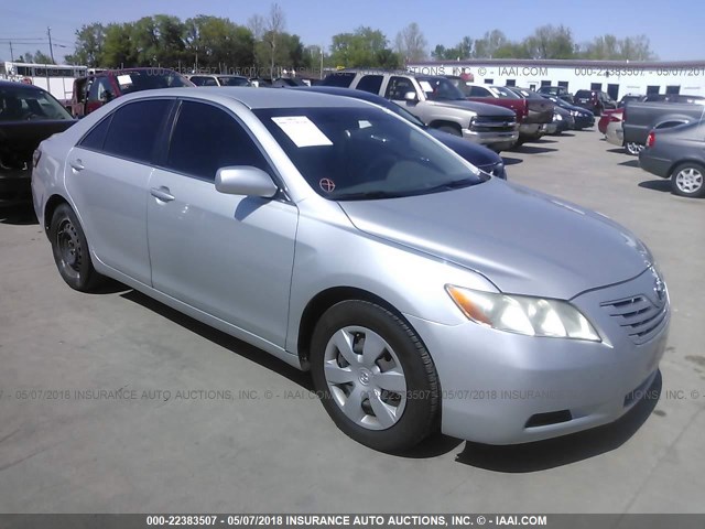 4T1BE46K27U590257 - 2007 TOYOTA CAMRY NEW GENERAT CE/LE/XLE/SE SILVER photo 1