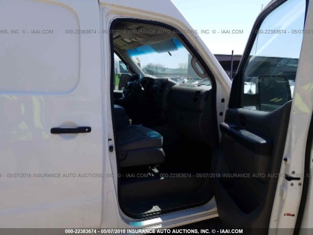 1N6AF0LX2DN107911 - 2013 NISSAN NV 2500/3500 WHITE photo 5