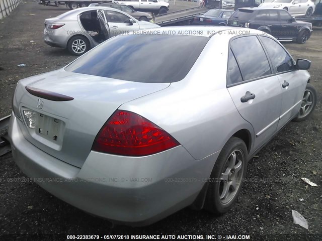 1HGCM55197A095647 - 2007 HONDA ACCORD VALUE SILVER photo 4