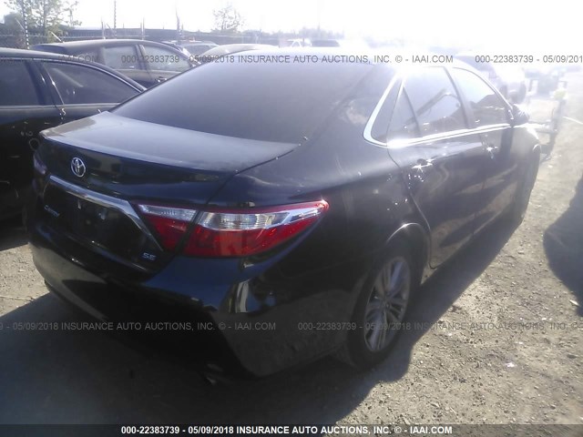 4T1BF1FK4HU687537 - 2017 TOYOTA CAMRY LE/XLE/SE/XSE BLACK photo 4