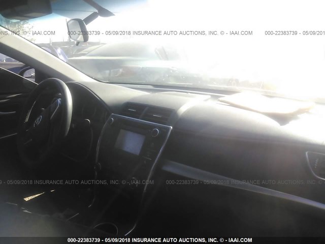 4T1BF1FK4HU687537 - 2017 TOYOTA CAMRY LE/XLE/SE/XSE BLACK photo 5