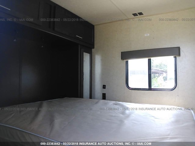 4X4TCKD21HX127803 - 2017 FOREST RIVER CHEROKEE LIMITED  灰色 照片 8