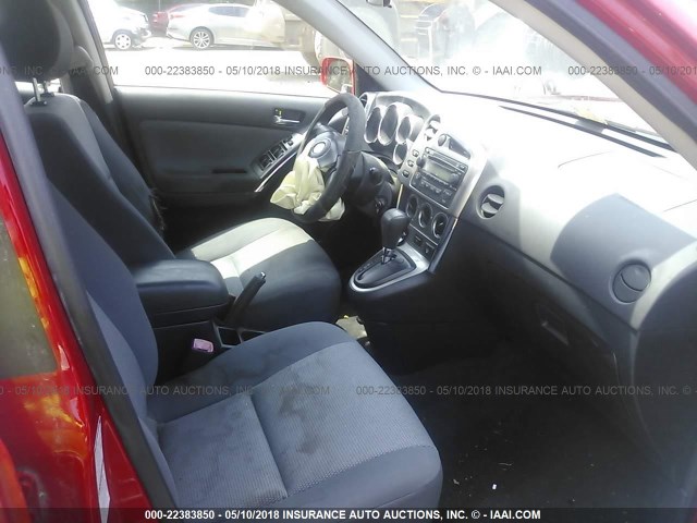 2T1LR30E35C550046 - 2005 TOYOTA COROLLA MATRIX XR RED photo 5