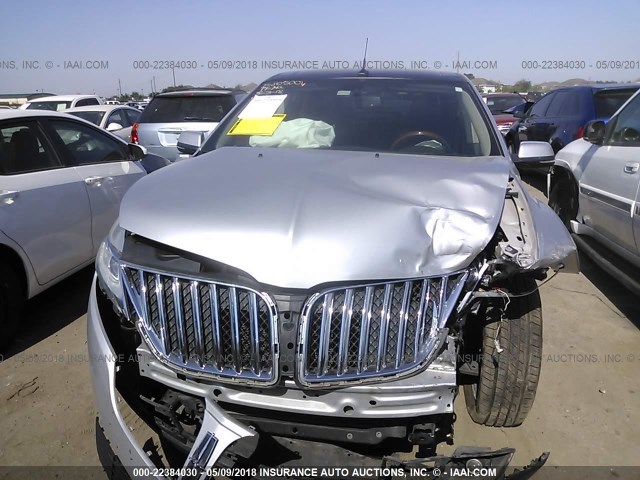 2LMDJ6JKXDBL43954 - 2013 LINCOLN MKX GRAY photo 6