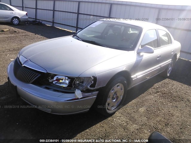 1LNHM97V52Y691667 - 2002 LINCOLN CONTINENTAL  Արծաթագույն լուսանկար 2