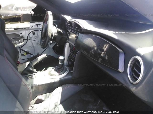 JF1ZNAA14E8707154 - 2014 TOYOTA SCION FR-S თეთრი ფოტო 5