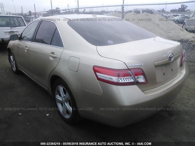 4T4BF3EK4AR058773 - 2010 TOYOTA CAMRY SE/LE/XLE GOLD photo 3