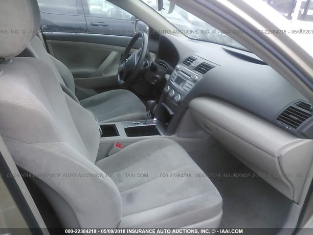 4T4BF3EK4AR058773 - 2010 TOYOTA CAMRY SE/LE/XLE GOLD photo 5