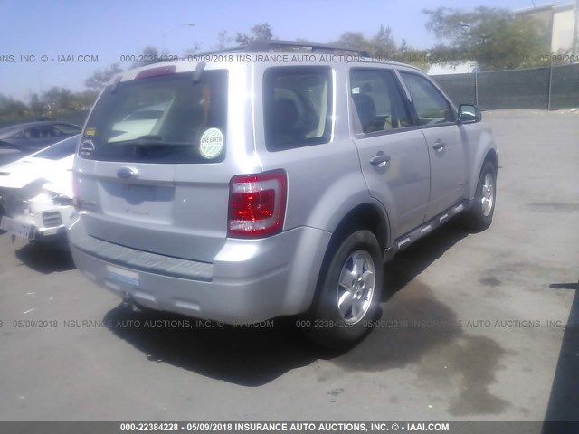 1FMCU02Z68KA05969 - 2008 FORD ESCAPE XLS SILVER photo 4