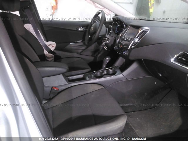 1G1BE5SM0H7107374 - 2017 CHEVROLET CRUZE LT GRAY photo 5