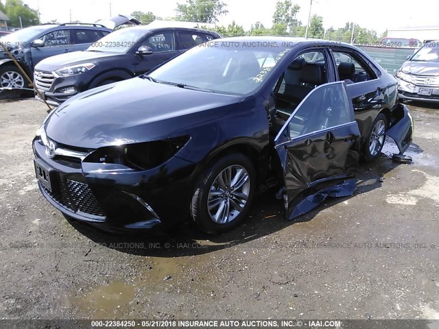 4T1BF1FK9HU623266 - 2017 TOYOTA CAMRY LE/XLE/SE/XSE BLACK photo 2