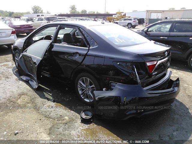 4T1BF1FK9HU623266 - 2017 TOYOTA CAMRY LE/XLE/SE/XSE BLACK photo 3