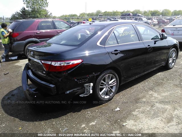 4T1BF1FK9HU623266 - 2017 TOYOTA CAMRY LE/XLE/SE/XSE BLACK photo 4
