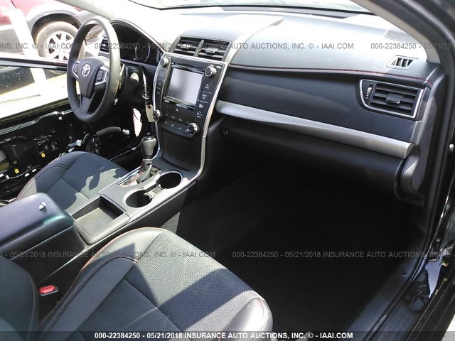 4T1BF1FK9HU623266 - 2017 TOYOTA CAMRY LE/XLE/SE/XSE BLACK photo 5