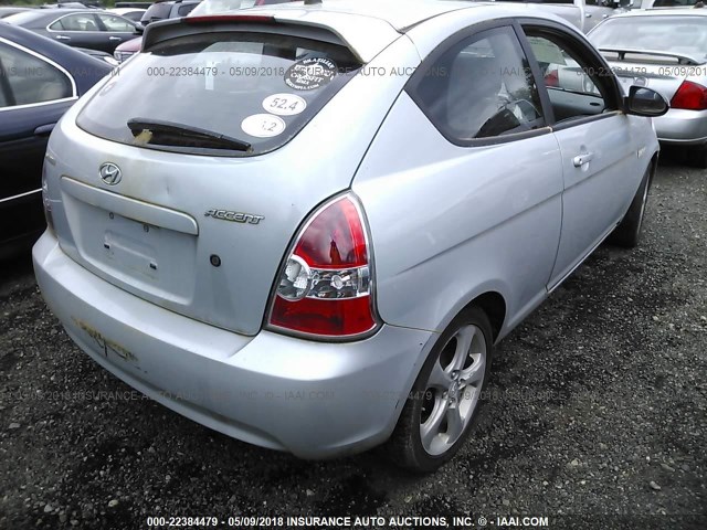 KMHCN36C28U070505 - 2008 HYUNDAI ACCENT SE SILVER photo 4