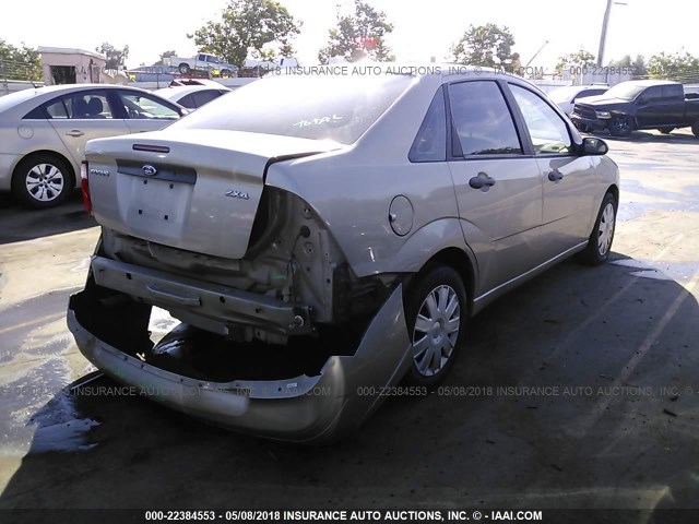 1FAFP34N36W200900 - 2006 FORD FOCUS ZX4 GOLD photo 4