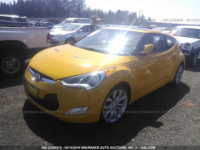 KMHTC6AD9FU236779 - 2015 HYUNDAI VELOSTER YELLOW photo 2