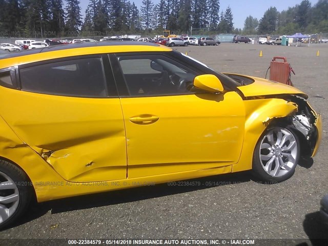 KMHTC6AD9FU236779 - 2015 HYUNDAI VELOSTER YELLOW photo 6