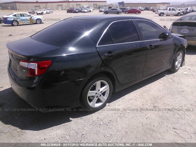 4T1BF1FK8EU395692 - 2014 TOYOTA CAMRY L/SE/LE/XLE 深蓝色 照片 4