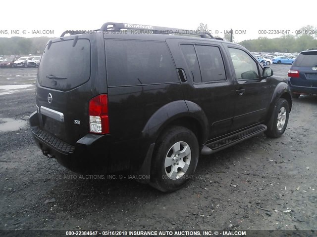 5N1AR18WX6C673695 - 2006 NISSAN PATHFINDER LE/SE/XE BLACK photo 4