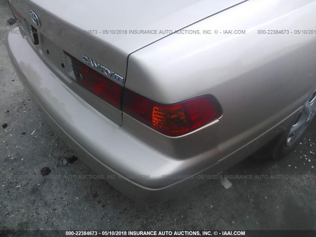 4T1BG22K81U820220 - 2001 TOYOTA CAMRY CE/LE/XLE 金色 照片 6
