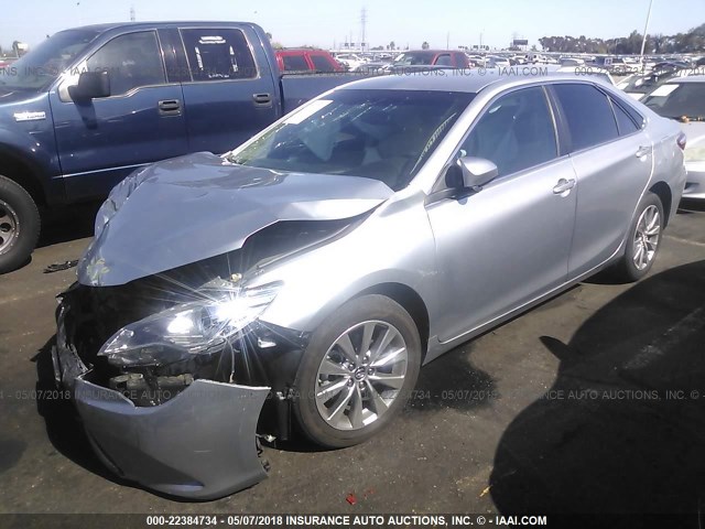4T1BF1FK4HU665988 - 2017 TOYOTA CAMRY LE/XLE/SE/XSE SILVER photo 2