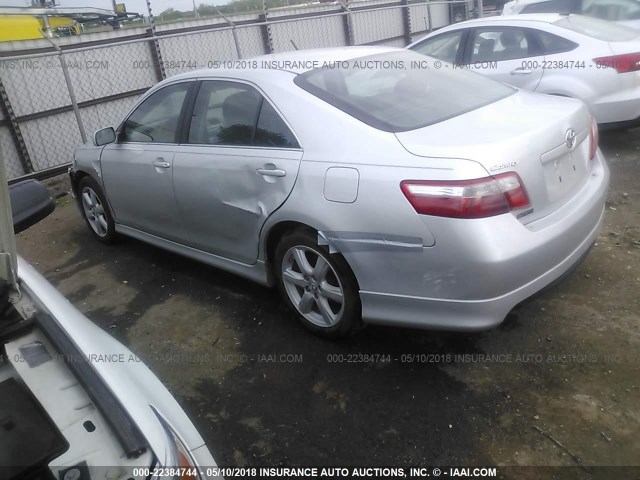 4T1BK46KX8U057650 - 2008 TOYOTA CAMRY LE/XLE/SE SILVER photo 3