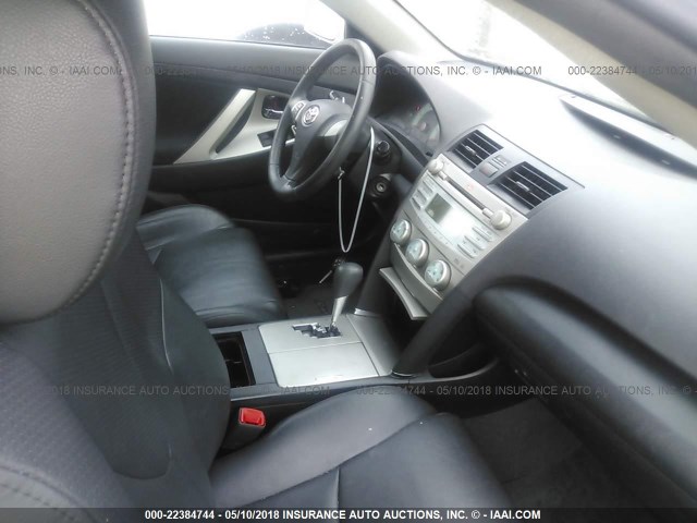 4T1BK46KX8U057650 - 2008 TOYOTA CAMRY LE/XLE/SE SILVER photo 5