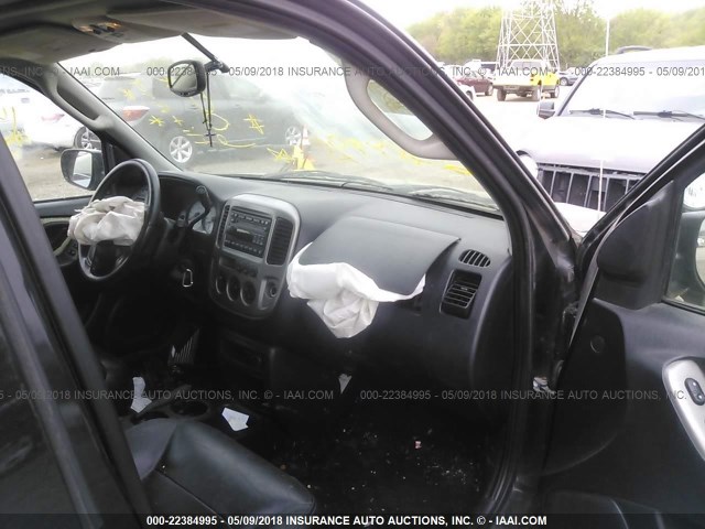 1FMCU04133KC97659 - 2003 FORD ESCAPE LIMITED BLACK photo 5