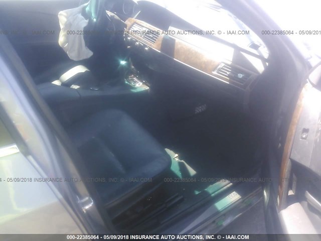 WBANF73547CU27532 - 2007 BMW 530 XI Сұр фото 5