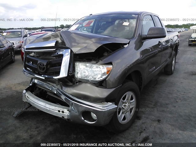5TFUM5F18DX045672 - 2013 TOYOTA TUNDRA DOUBLE CAB SR5 BEIGE photo 2