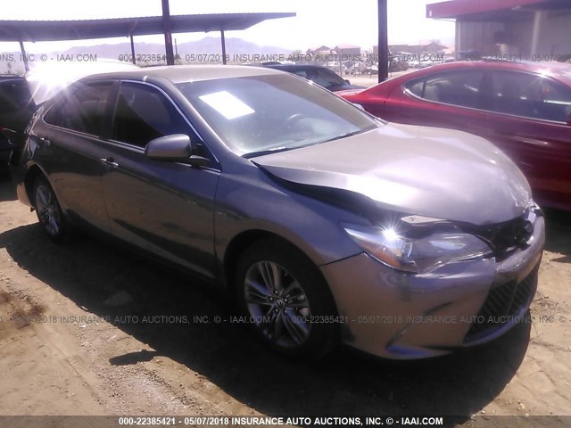 4T1BF1FK8HU433538 - 2017 TOYOTA CAMRY LE/XLE/SE/XSE GRAY photo 1