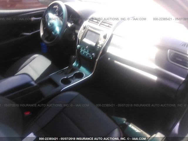 4T1BF1FK8HU433538 - 2017 TOYOTA CAMRY LE/XLE/SE/XSE GRAY photo 5