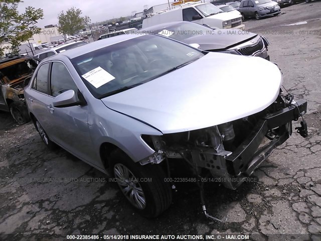 4T4BF1FK1ER345853 - 2014 TOYOTA CAMRY L/SE/LE/XLE ვერცხლისფერი ფოტო 1