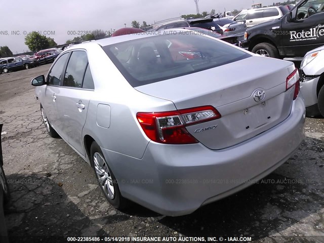 4T4BF1FK1ER345853 - 2014 TOYOTA CAMRY L/SE/LE/XLE SILVER photo 3