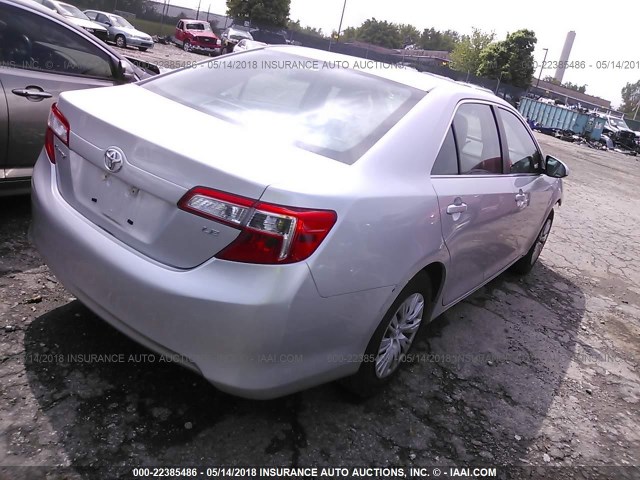 4T4BF1FK1ER345853 - 2014 TOYOTA CAMRY L/SE/LE/XLE SILVER photo 4