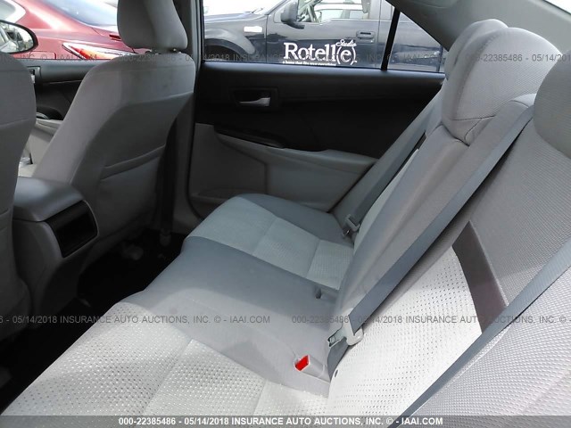 4T4BF1FK1ER345853 - 2014 TOYOTA CAMRY L/SE/LE/XLE ვერცხლისფერი ფოტო 8