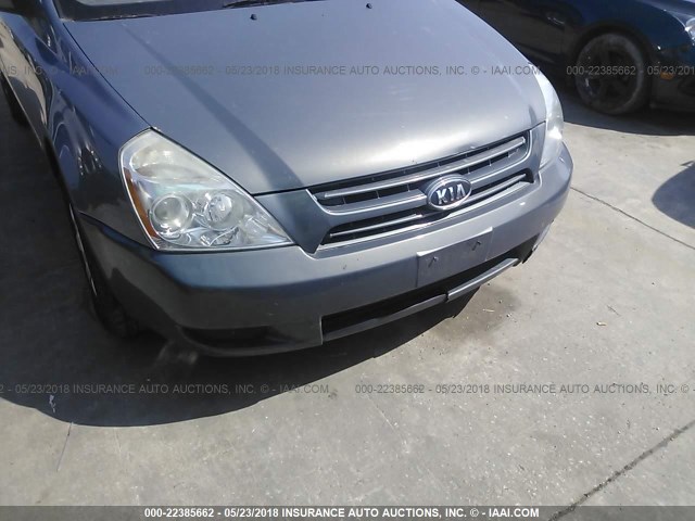 KNDMB233186212217 - 2008 KIA SEDONA EX/LX GRAY photo 6