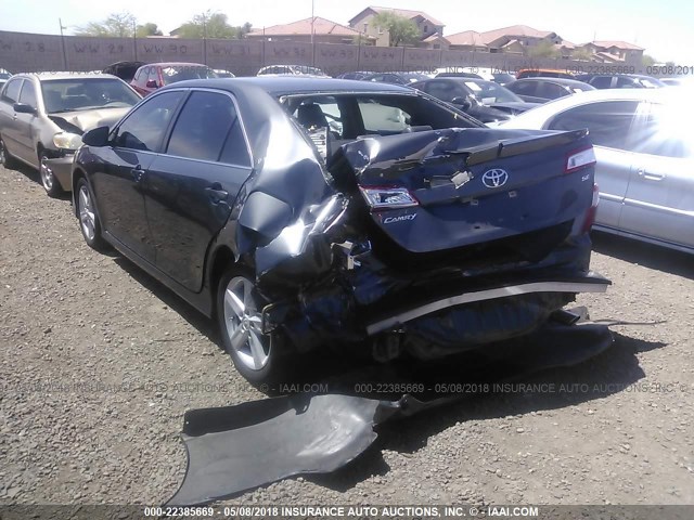 4T1BF1FK7CU087104 - 2012 TOYOTA CAMRY SE/LE/XLE GRAY photo 3