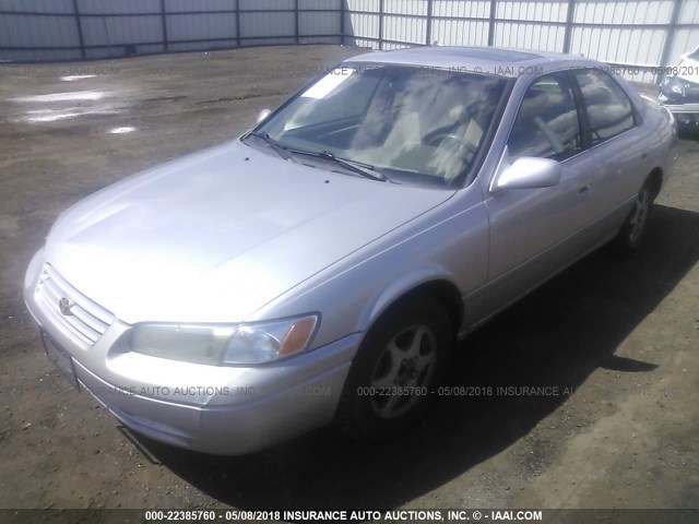 JT2BG22K2V0002542 - 1997 TOYOTA CAMRY LE/XLE GOLD photo 2