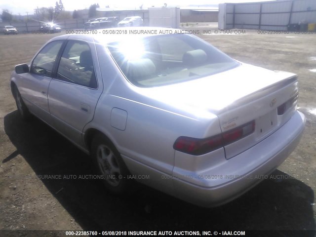 JT2BG22K2V0002542 - 1997 TOYOTA CAMRY LE/XLE ოქროსფერი ფოტო 3