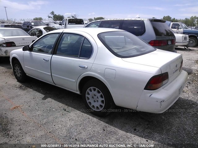 JN1CA21DXVT860472 - 1997 NISSAN MAXIMA GLE/GXE/SE WHITE photo 3