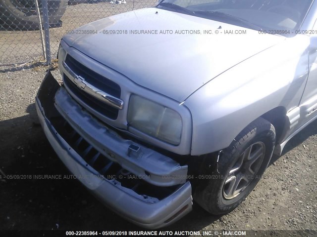 2CNBE634346902078 - 2004 CHEVROLET TRACKER LT SILVER photo 6